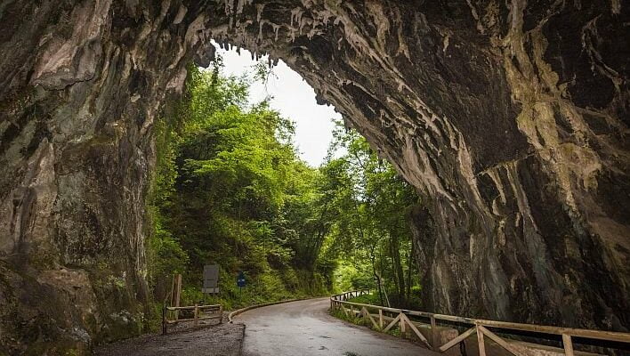 La Cuevona de Cuevas del Agua: Descubre un Lugar Único en Asturias
