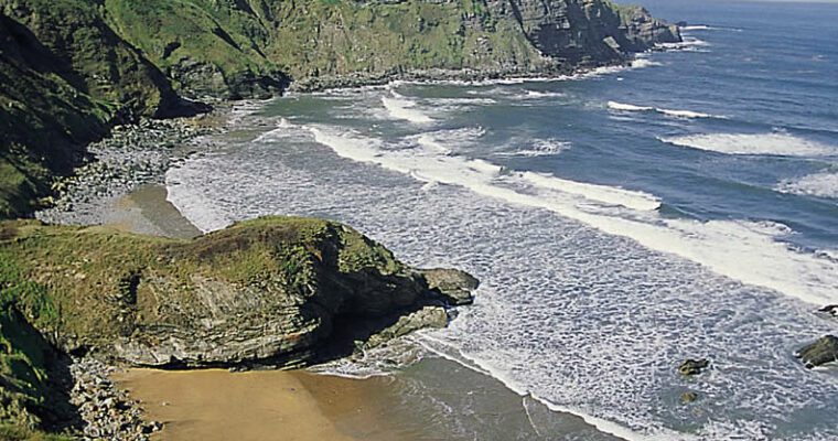 Playa de Aguilera en San Martín de Podes en Asturias