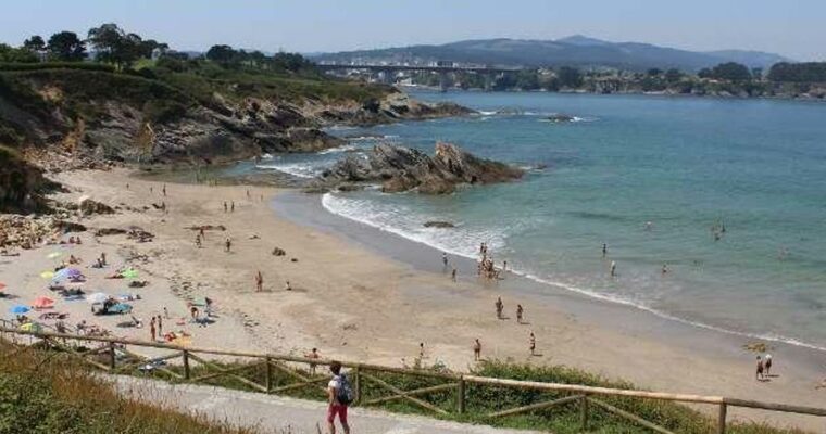Playa de Arnao en Figueras (Castropol) en Asturias